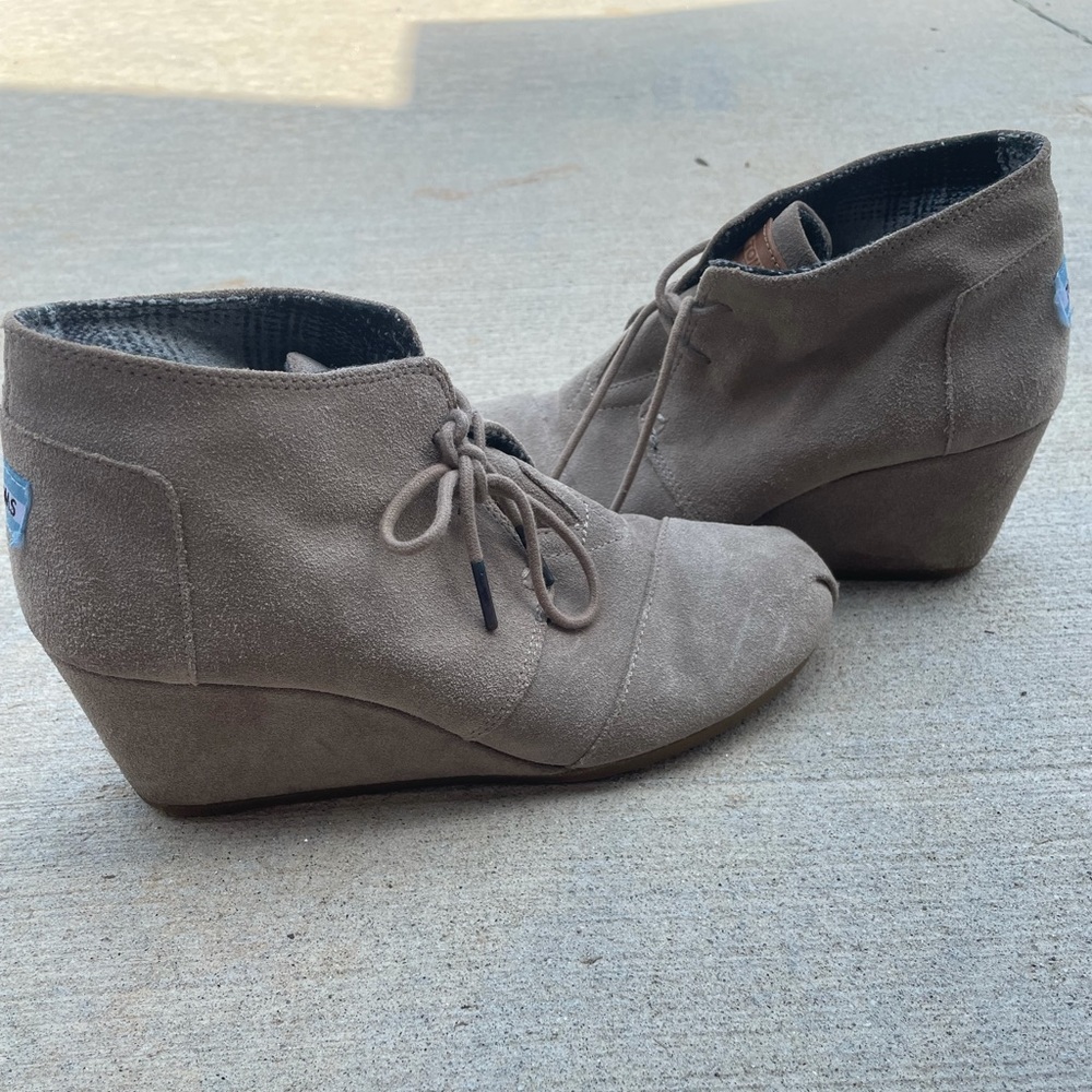 Toms booties size 10